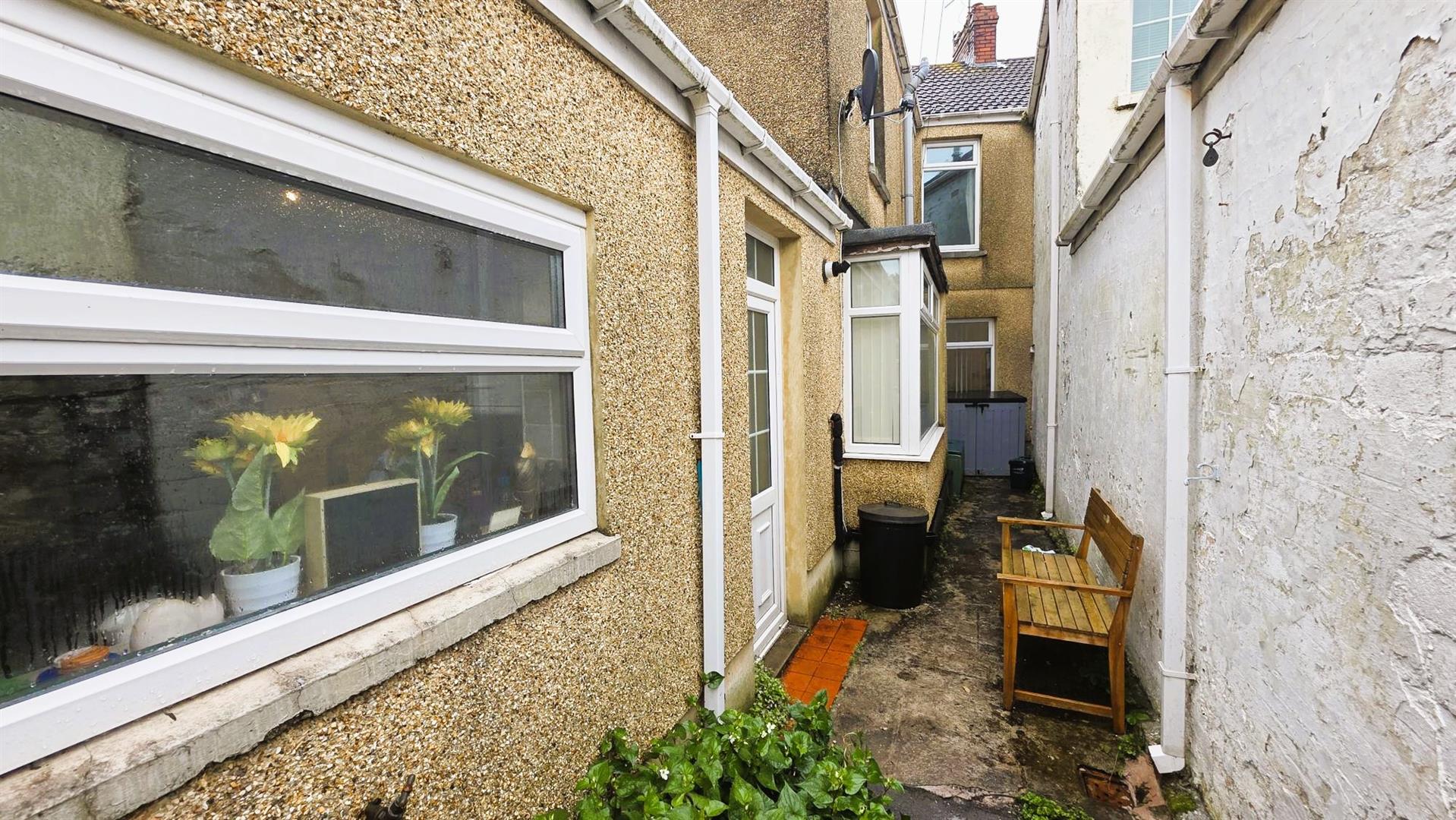 Coldstream Street, Llanelli, SA15 3BG